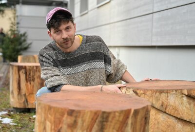 Angewandte Kunst hat Einblicke erlaubt - Ludwig Schlegel ist Student im Bereich Holzdesign. Foto: Ralf Wendland