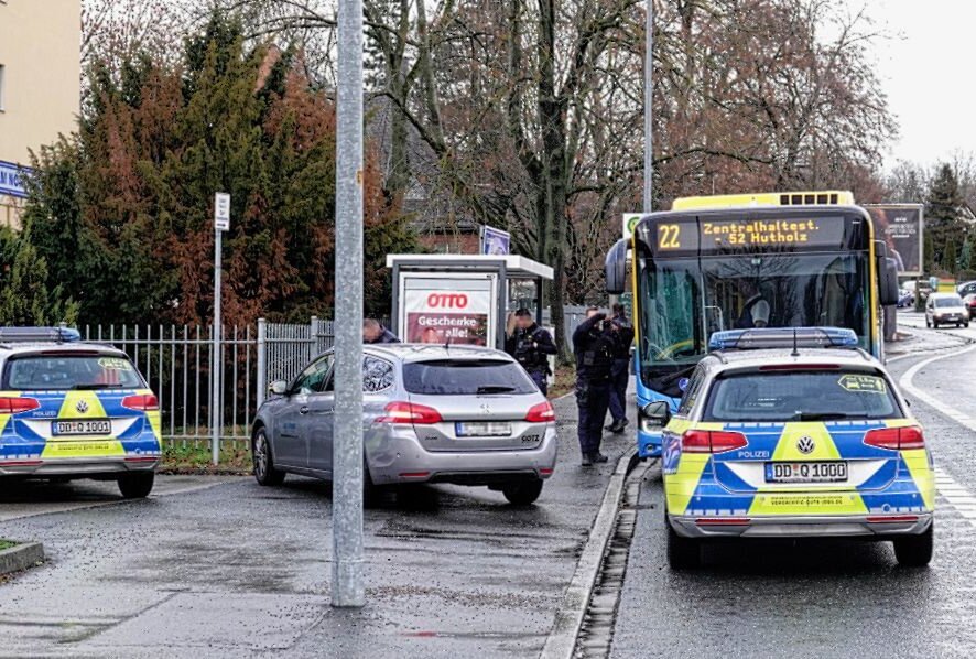 Angriff auf Chemnitzer Linienbus: Tür zerschlagen - Am Samstag wurde ein Linienbus in Chemnitz angegriffen. Foto: Harry Härtel
