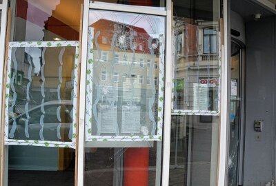 Angriff auf Leipziger Sparkasse: Landeskriminalamt sucht Zeugen - Angriff auf Leipziger Sparkasse. Foto: Anke Brod