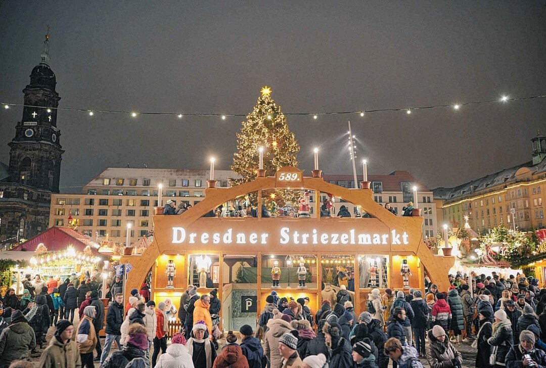 Angst vor Terror-Anschlägen: Sächsischer Weihnachtsmarkt wird aufgerüstet - Auf dem Dresdner Striezelmarkt werden die Schutzmaßnahmen verstärkt. Foto: xcitepress/Finn Becker