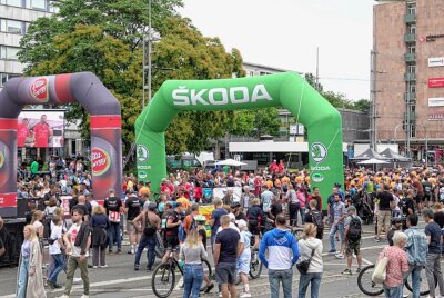 Ankunft des European Peace Rides in Chemnitz - Am Sonntag wurden die Radfahrer und Radfahrerinnen in Chemnitz begrüßt. Foto: Harry Haertel