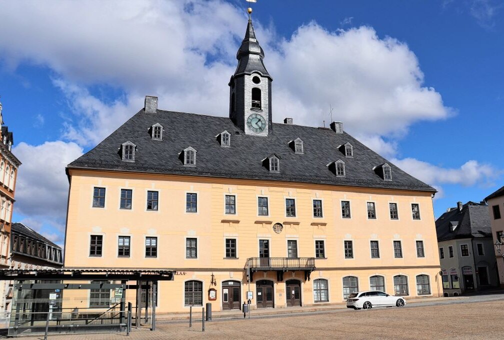Annaberg-Buchholz: Fördermöglichkeiten für Kleinunternehmen verlängert - Das Rathaus in Annaberg-Buchholz Foto: Ilka Ruck