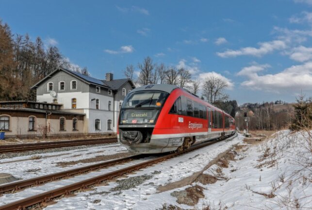 Einfahrt eines Zuges der Erzgebirgsbahn in den Bahnhof Annaberg-Buchholz Süd. Foto: Deutsche Bahn/ Kai Michael Neuhold