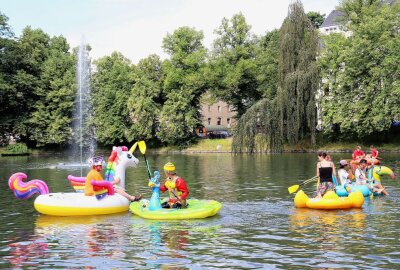 Annaberger Schutzteichfest steigt am nächsten Wochenende - Riesenschwimmtiere erobern den Teich. Foto: Ilka Ruck/Archiv