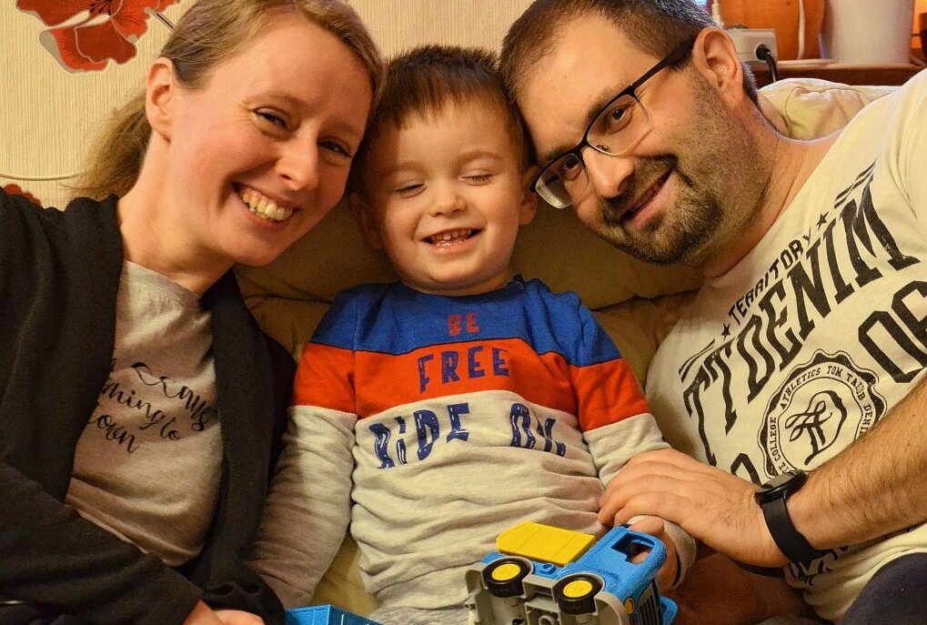 Michaela, Konstantin und Ralf sind eine glückliche Familie, bis Ralf an Blutkrebs erkrankt und dringend einen Stammzellspender benötigt. Foto: privat