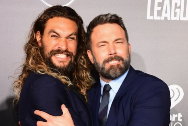 Gemeinsam mit Jason Momoa (links) steht Ben Affleck für den Film "Aquaman and the Lost Kingdom" vor der Kamera. In einem Instagram-Beitrag teilte Momoa die Neuigkeiten seinen Fans.
