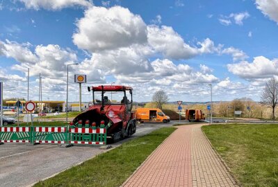 Arbeiten am Kreisverkehr in Stollberg laufen noch - Bis Mittwoch sollen die Arbeiten am Kreisverkehr in Stollberg abgeschlossen sein. Foto: Ralf Wendland