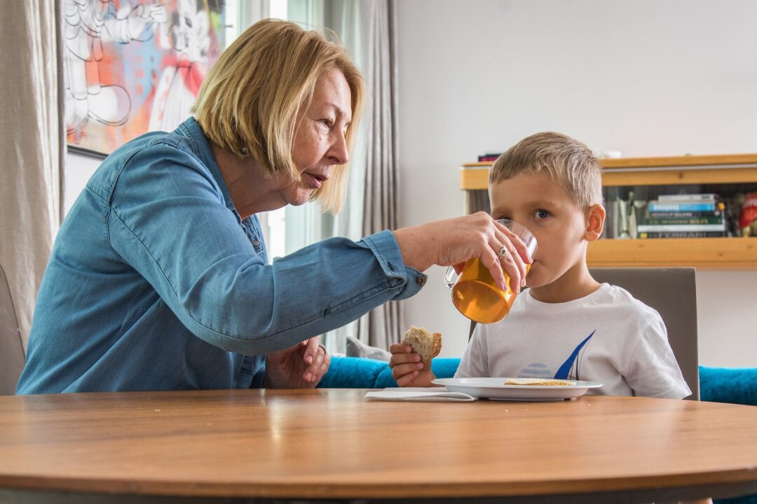 Arzneitees für Kinder: Hilfe gegen Erkältungen und Bauchweh - Statt Pillen: Bei leichten Krankheiten können Arzneitees Linderung verschaffen.
