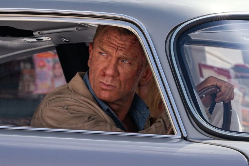 Im Actionkracher "Keine Zeit zu sterben" ist James Bond (Daniel Craig) in einem Aston Martin DB5 unterwegs.