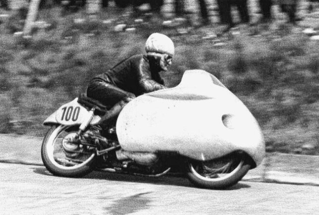  Beim ersten WM-Lauf auf dem Nürbrugring 1955 gewann Hermann-Paul Müller das Rennen der 250-ccm-Klasse. Foto: Günter Geyler / Archiv Thorsten Horn