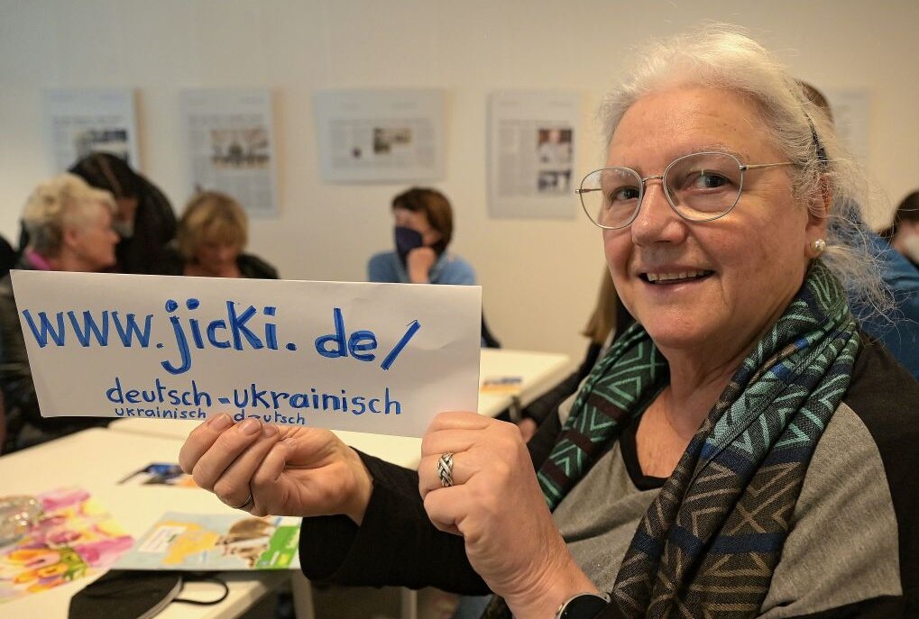 Wie Francoise Oulmann erklärt, nutzt man das Angebot von Jicki, um sprachliche Barrieren zu überwinden. Foto: Ralf Wendland