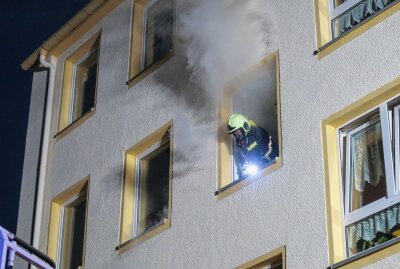 Aue: Bewusstloser Bewohner in Küche aufgefunden - Angebranntes Essen sorgt für einen  Feuerwehreinsatz in Aue-Bad Schlema. Foto: Niko Mutschmann