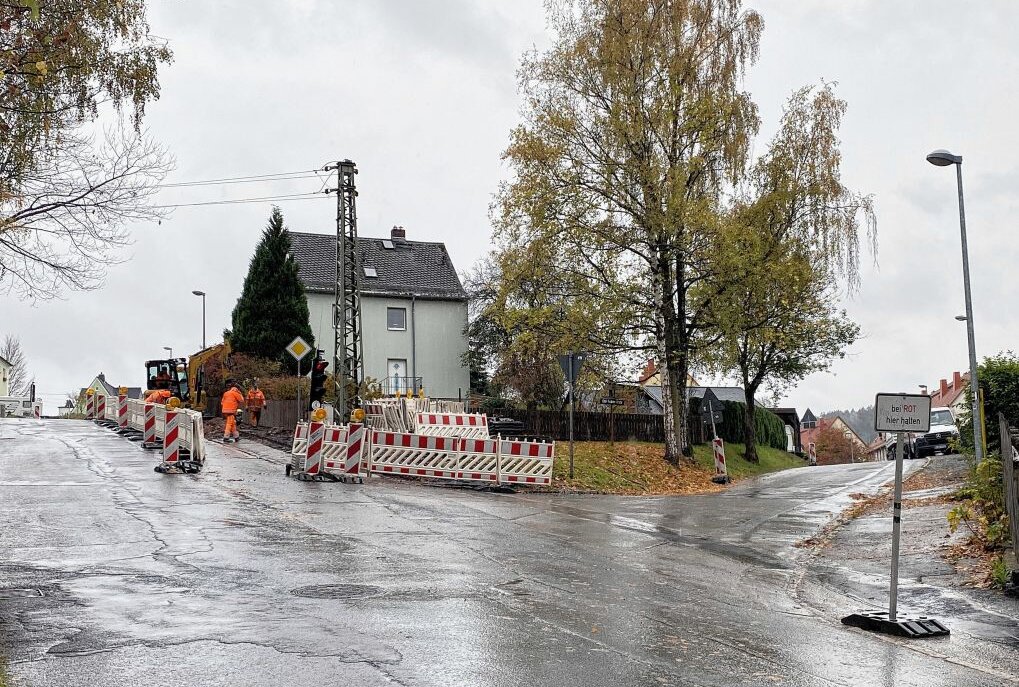 Aue: Halbseitige Sperrung im Bereich Bockauer Straße - In Aue wird im Bereich Bockauer Straße ein Energiekabel erneuert. Foto: Ralf Wendland