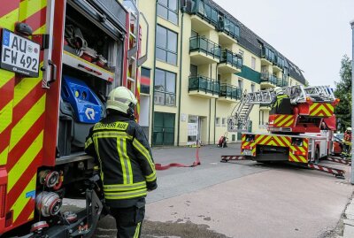 Aue: Küchenbrand löst Einsatz in Mehrfamilienhaus aus - Der Schaden begrenzt sich auf eine Wohnung. Foto: Niko Mutschmann