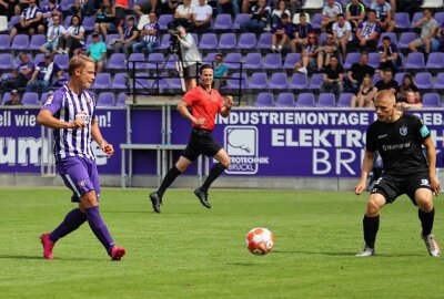 Aue muss 1:2 Niederlage gegen Magdeburg einstecken - Jan Hochscheidt in Aktion. Foto: Alexander Gerber