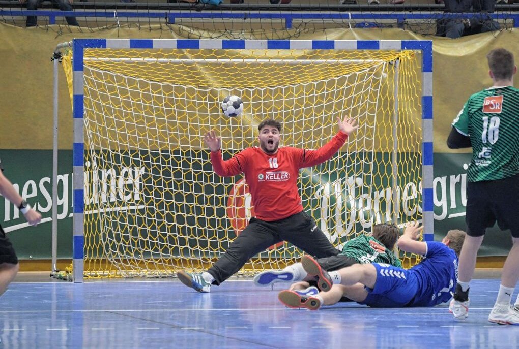 Auer Handballer verlieren gegen die Füchse Berlin - Die Auer - im Bild Torhüter Omar Dudin - mussten sich Berlin gleich zweimal geschlagen geben. Foto: Ralf Wendland