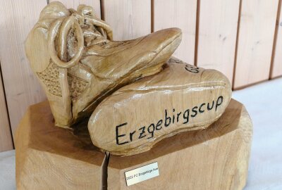 Auer Ringer entführen erneut den Gelenauer Pokal - Dieser Pokal blieb beim FC Erzgebirge. Foto: Andreas Bauer