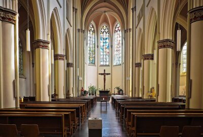 Auerbach: Betrunkene Kircheinbrecher am Altar festgenommen - Kircheinbrecher in Auerbach. Foto: pixabay