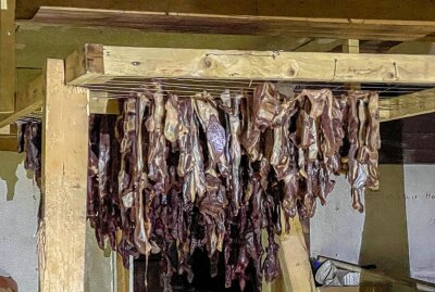 Auerbach: Doppelgarage als großen Räucherofen für Fleisch benutzt - Doppelgarage als großen Räucherofen für Fleisch benutzt. Foto: B&S David Rötzschke