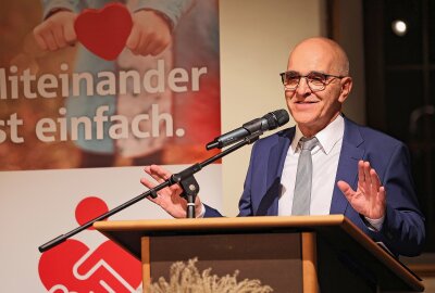 Auerbacher Bürgerpreis verliehen - Waldpark-Chef Joachim Otto hielt die Laudatio. Foto: Thomas Voigt