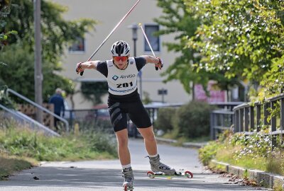 Auerbacher erfolgreich auf Rollski unterwegs - Sieger bei den Herren ist Volker Franz Heinrich vom PSV Zittau. Foto: Ramona Schwabe