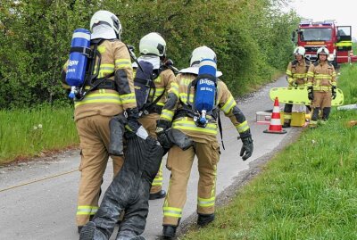 Auf alles vorbereitet: Verkehrsunfall während Hochwasserübung gemeldet - Während der Hochwasserschutzübung in Grimma wurden die Freiwilligen Feuerwehren aus Großbardau und Kleinbardau zu einem Verkehrsunfall alarmiert. Foto: Sören Müller
