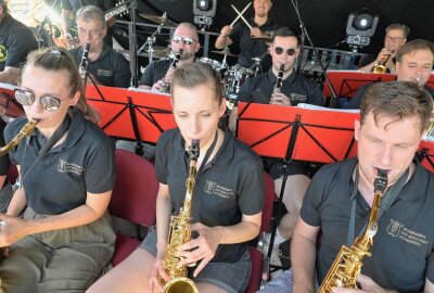 Auf dem Gelände des Pochwerks ist gefeiert worden - Das Musikkorps der Bergstadt Schneeberg hat beim Sommerfest gespielt. Foto: Ralf Wendland