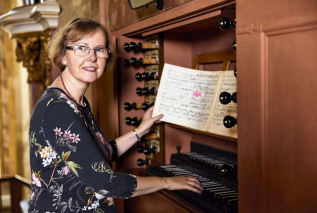 Martina Pohl aus Sangerhausen (Foto) ist in der häufig männerdominierten Welt der Orgeln eine wichtige Vertreterin ihres Faches.Foto: Martin Kolodziej