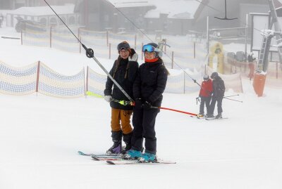 Auf einen Blick: Die beliebtesten Skigebiete des Erzgebirges und Vogtlands - Das Skigebiet im Kurort Oberwiesenthal hat wieder geöffnet. Foto: Thomas Fritzsch/PhotoERZ