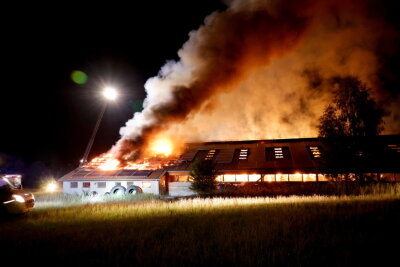 Brand einer Scheune in Mühlbach. Foto: Harry Härtel / haertelpress