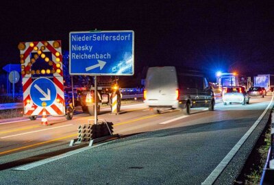 Auffahr-Unfall auf der A4: Rettungshubschrauber im Einsatz - Schwerer Unfall auf der A4. Foto: xcitepress