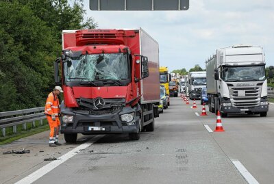 Auffahrunfall auf der A4 Richtung Dresden - Verkehrsunfall auf der A4. Foto: Roland Halkasch