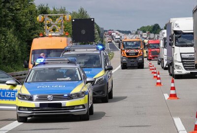 Auffahrunfall auf der A4 Richtung Dresden - Verkehrsunfall auf der A4. Foto: Roland Halkasch
