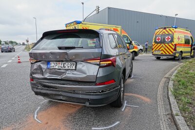 Auffahrunfall bei Dresden: Jugendliche fährt auf bremsenden PKW auf - In Kesselsdorf kam es heute Nachmittag zu einem Auffahrunfall. Foto: Roland Halkasch
