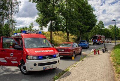 Auffahrunfall in Oelsnitz: Beide Fahrer wurden verletzt - Ein PKW Fahrer übersah einen vor ihm stehenden PKW. Foto: Alexander Wilhelm