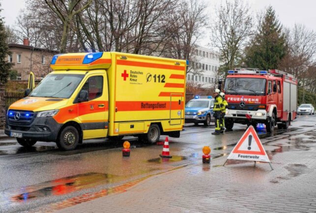 Auffahrunfall mit mehreren Fahrzeugen in Zittau - In Zittau kam es am Nachmittag, gegen 15.15 Uhr, zu einem Auffahrunfall mit mehreren Fahrzeugen und mindestens einer verletzten Person. Foto: xcitepress