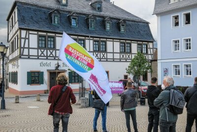 "Aufstehen gegen Rassismus": Demo in Zwönitz verläuft störungsfrei - Foto: Niko Mutschmann