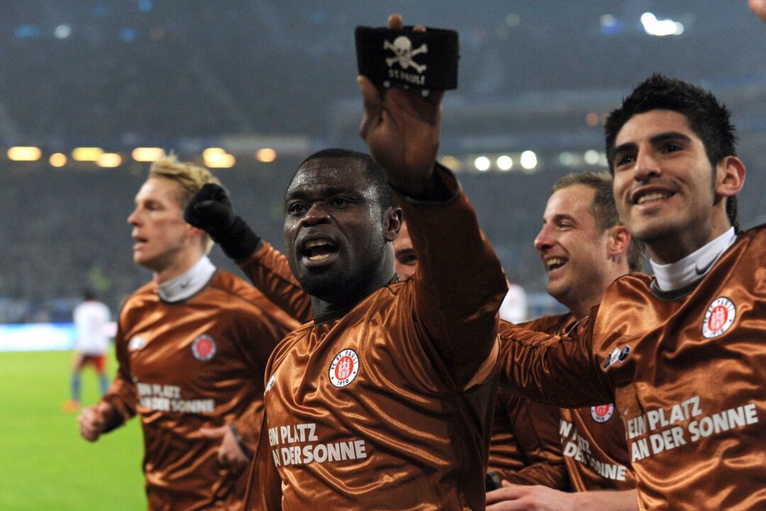 Aufstieg im Derby? Die Erstliga-Geschichte des FC St. Pauli - Durch ein Tor von Gerald Asamoah gewann der FC St. Pauli im Februar 2011 das Stadtderby gegen den HSV mit 1:0.