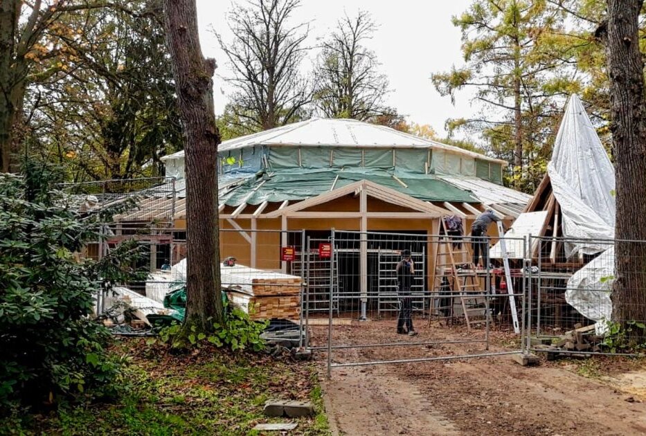 Aufwändige Arbeiten im Limbacher Stadtpark dauern an - Am Hippodrom wird derzeit eifrig gewerkelt. Nächsten Donnerstag wird Richtfest gefeiert. Foto: Steffi Hofmann