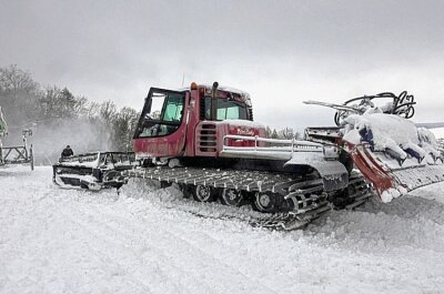 Augustusburg: Skibetrieb beginnt ab Mittwoch - Seit Sonntag wurde mit der Beschneiung des Hanges begonnen, Foto: Harry Härtel
