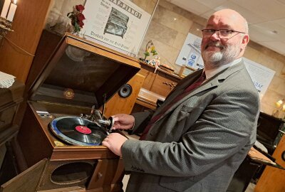 Augustusburger feiert "100 Jahre Rundfunk" auf seine Weise - Auch Tausende Schallplatten gehören zu Einerts Sammlung. Foto: Andreas Bauer