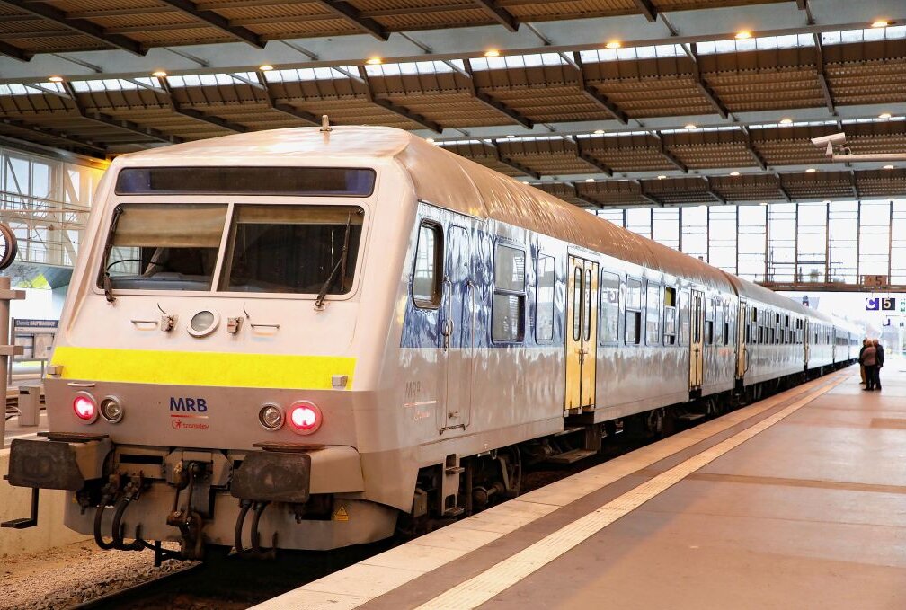 Ausfall von Zügen: Bahnstrecke Chemnitz-Leipzig gesperrt - Die RE 6 fährt zwischen Chemnitz und Leipzig. Symbolbild. Foto: Harry Härtel/ Haertelpress