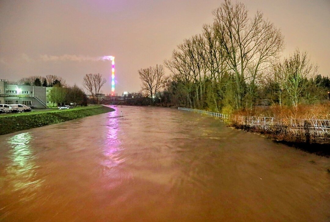Ausgerechnet an Heiligabend: Hochwasser in Chemnitz - In Chemnitz ist die Lage schwierig. Foto: Erik Frank Hoffmann