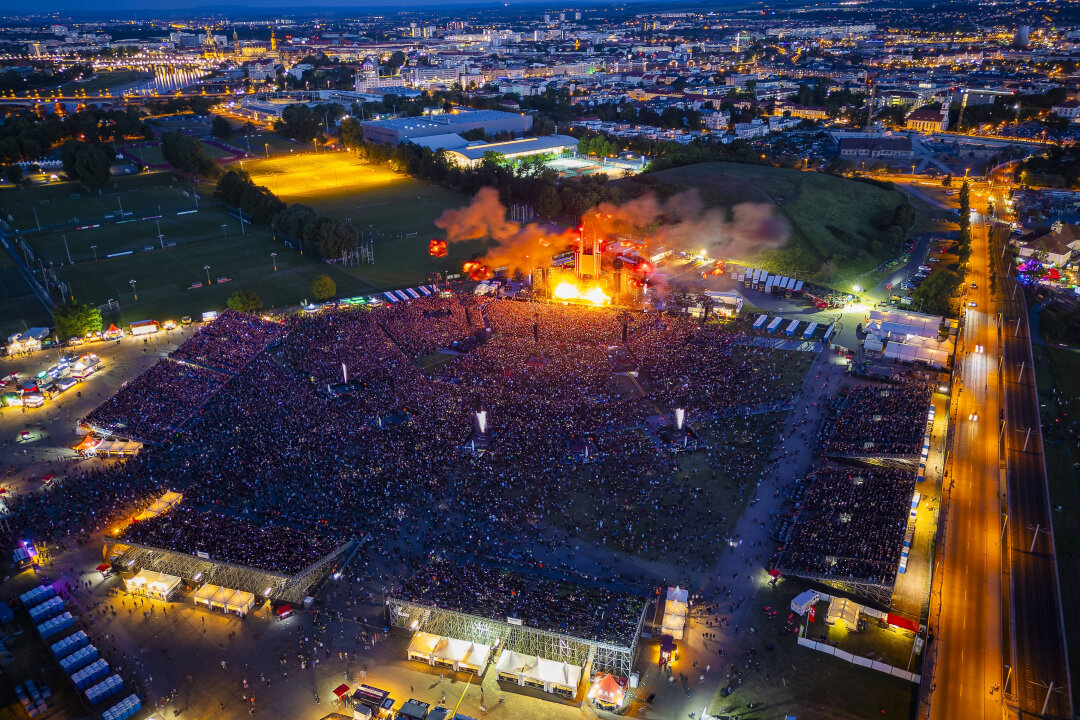 Ausnahmezustand: Rammstein bringen Dresden zum Lodern - So sah das erste von vier Konzerten in der Rinne Dresden von Rammstein aus.