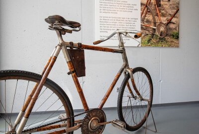 Ausstellung in Lichtenstein mit echten Raritäten - Sogar ein Bambus-Fahrrad, wird ausgestellt, dazu auch Einräder und andere "Drahtesel".
