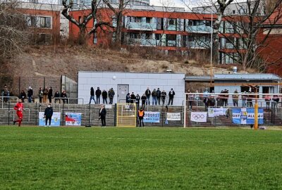 Auswärtssieg: CFC besiegt den BAK! - 35 CFC-Fans fanden sich im Gästeblock des "Poststadions" ein. Foto: Fokus Fischerwiese