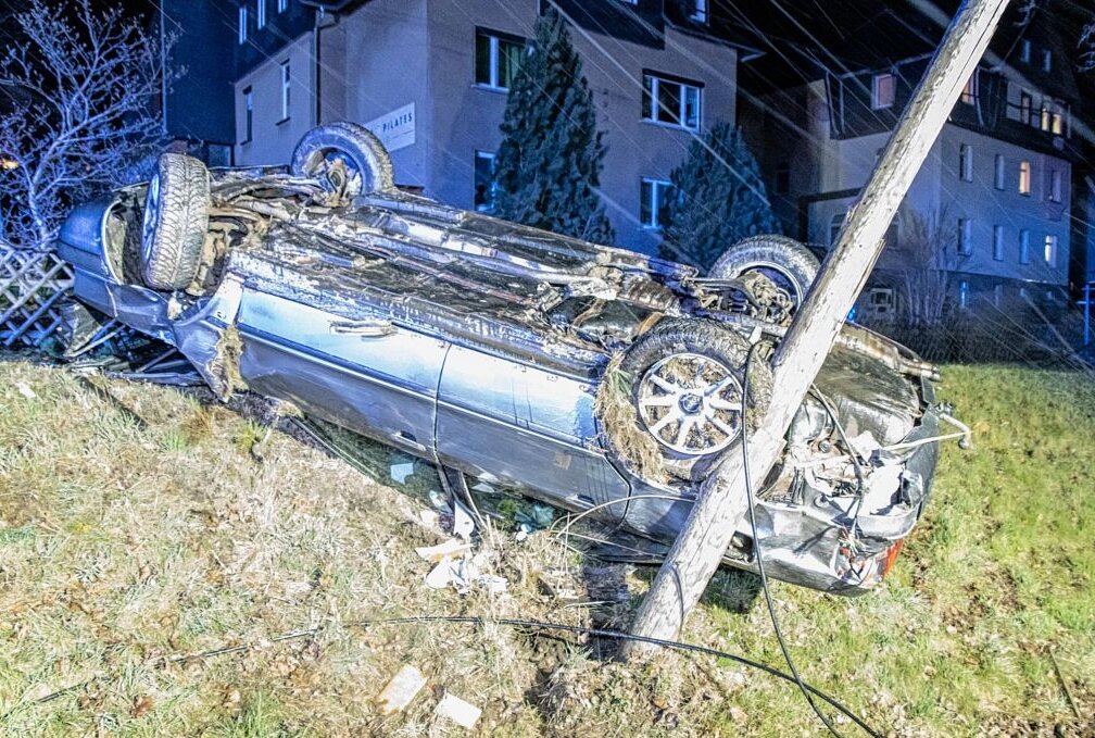 Bei einem Verkehrsunfall auf der B180 in Meinersdorf ist am Montagabend der Fahrer eines Audi verletzt worden. Foto: André März
