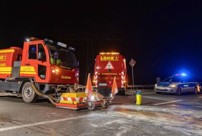Autofahrerin missachtet Vorfahrt in Rodewisch: Verletzte Personen - Mehrere Einsatzkräfte waren am Unfallort. Foto: B&S