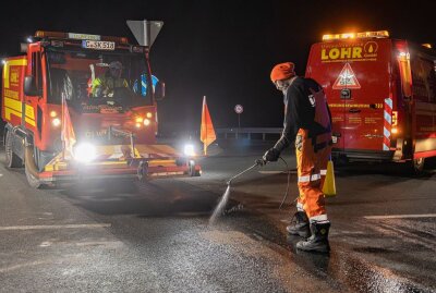 Autofahrerin missachtet Vorfahrt in Rodewisch: Verletzte Personen - Mehrere Einsatzkräfte waren am Unfallort. Foto: B&S