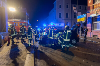 Verletzte Personen bei einem Vorfahrtsunfall am Donnerstagabend in Falkenstein. Foto: 
